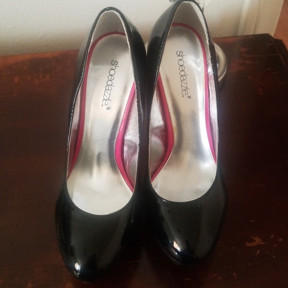 Shoe dazzle black pumps